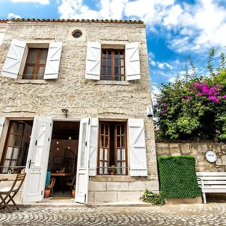 Villa Original Stone House With Patio In The City Center Alaçatı