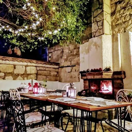 Βίλα Original Stone House With Patio In The City Center