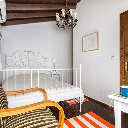 Βίλα Original Stone House With Patio In The City Center *