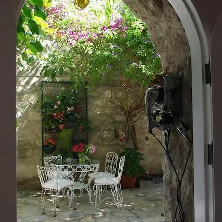 Original Stone House With Patio In The City Center * アラカティ