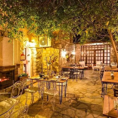 Original Stone House With Patio In The City Center ヴィラ アラカティ