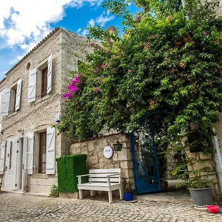 Original Stone House With Patio In The City Center * Alaçatı