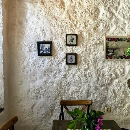 ヴィラ Original Stone House With Patio In The City Center *